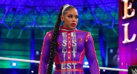 WWE star Bianca Belair suffered wardrobe。